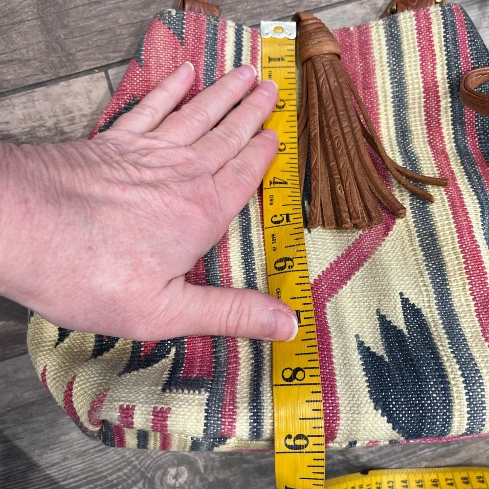 VINTAGE BOHO Western Kilim Crossbody Bucket Bag Leather Embossed Strap & Tassel - Picture 8 of 11